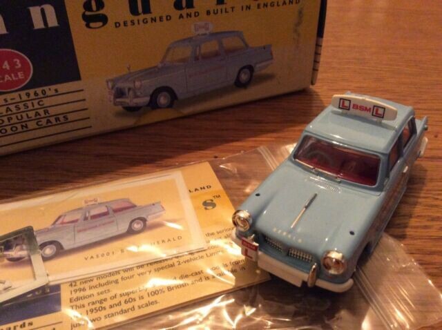 TRIUMPH HERALD DRIVING SCHOOL  1:43 SCALE VANGUARDS VA5001 CHRISTMAS SPECIAL