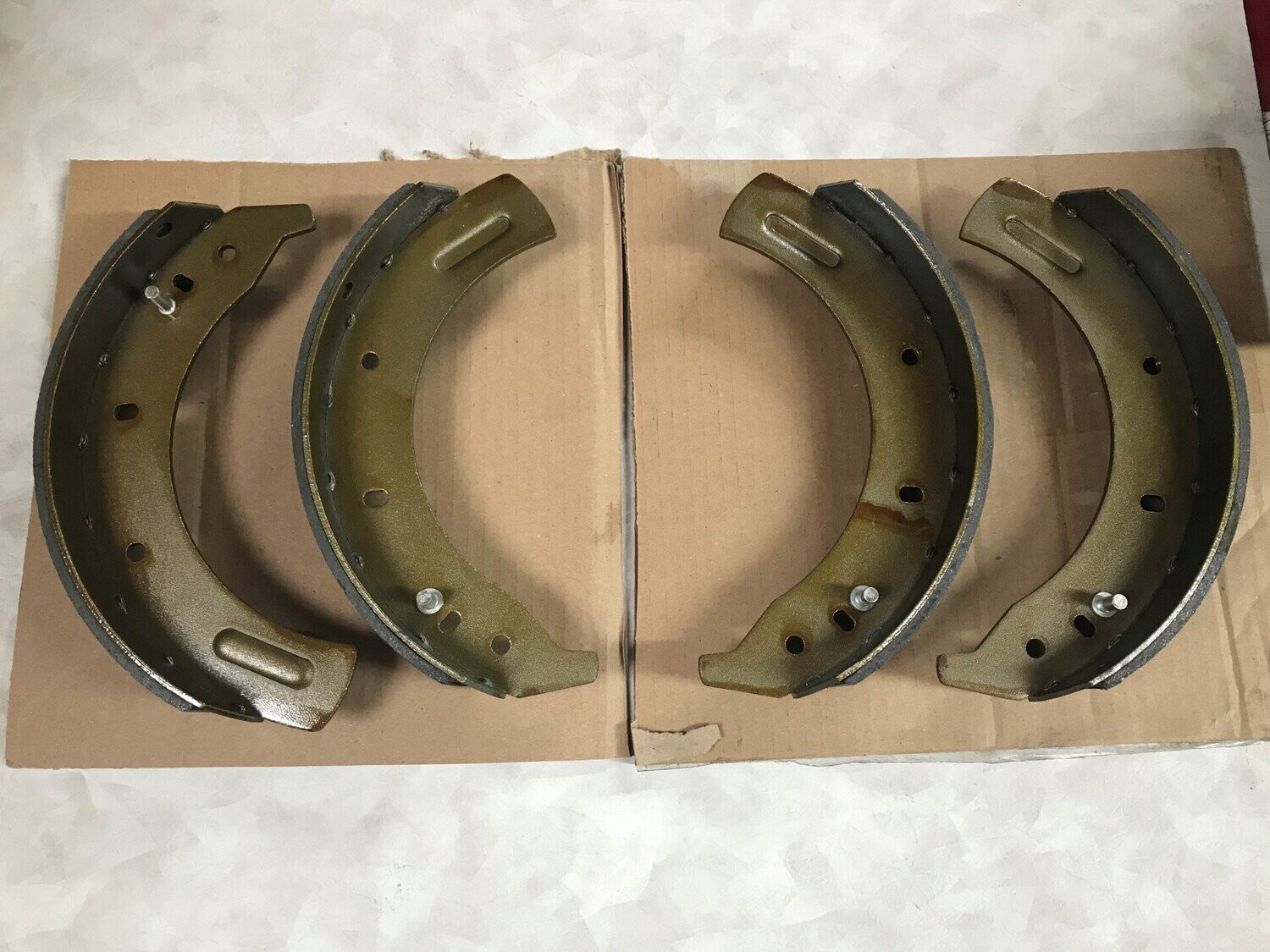 AUSTIN HEALEY 100/4 BN2 100/6 BN4 BN6 1955 -1959 NEW SET OF 4 FRONT BRAKE SHOES