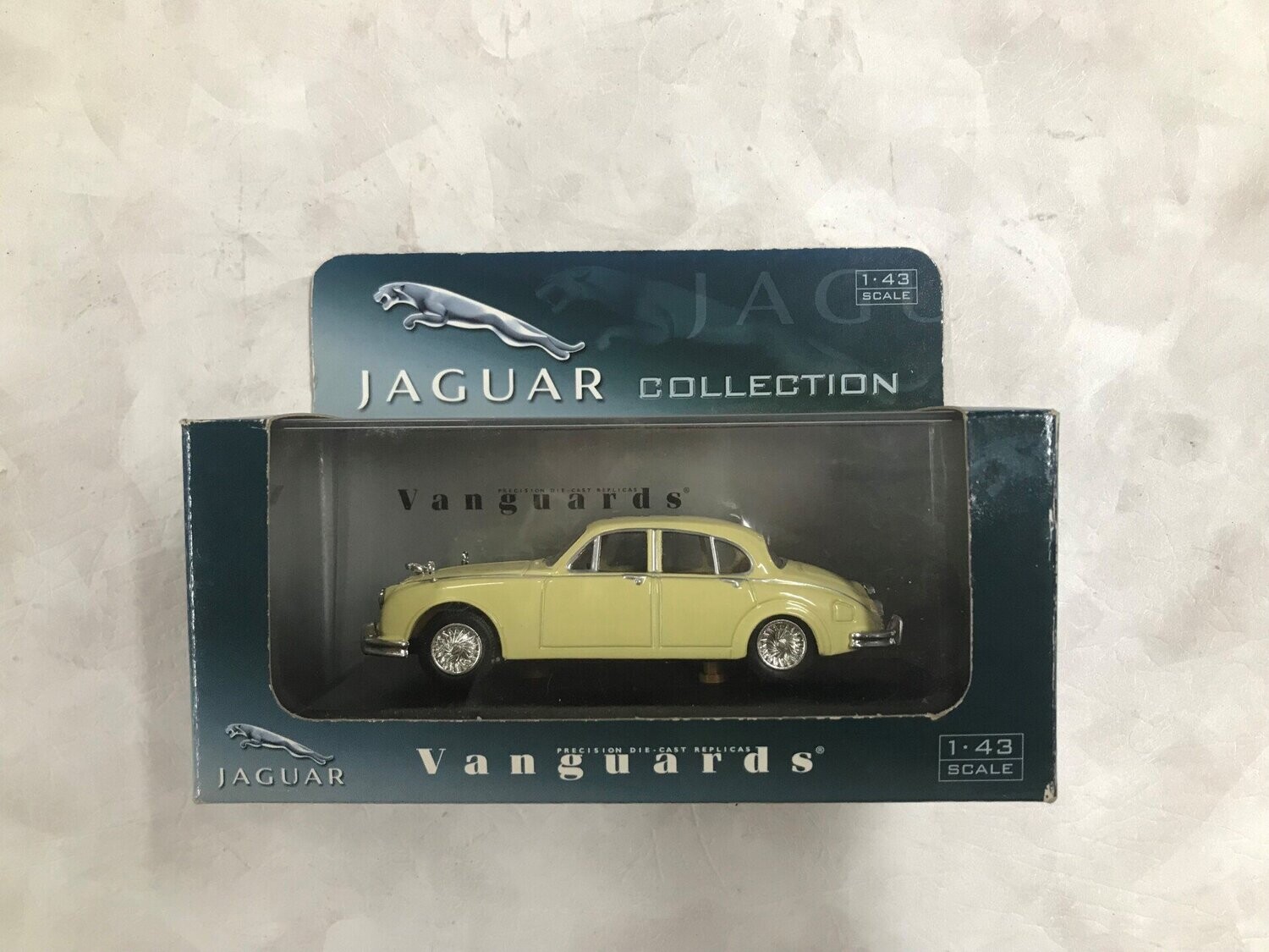 Corgi Vanguards VA08402 Jaguar MKII Primrose