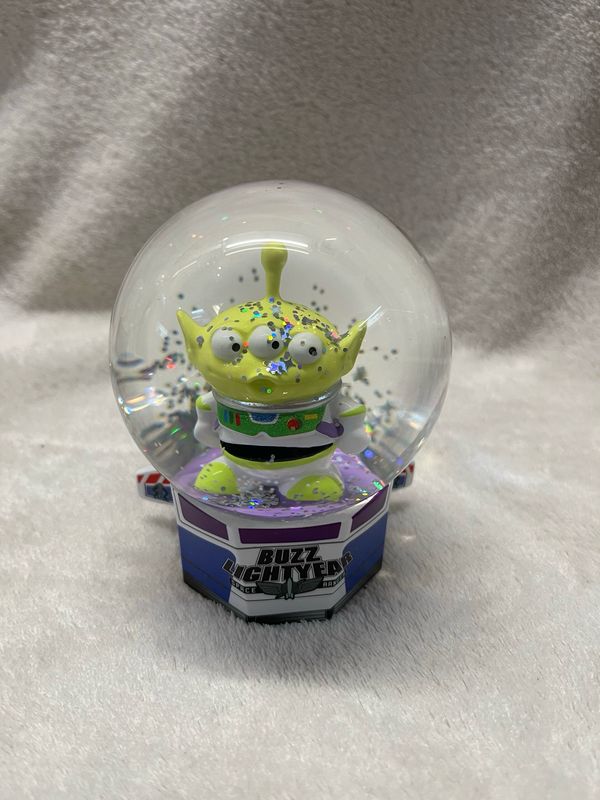 Snowglobe Alien