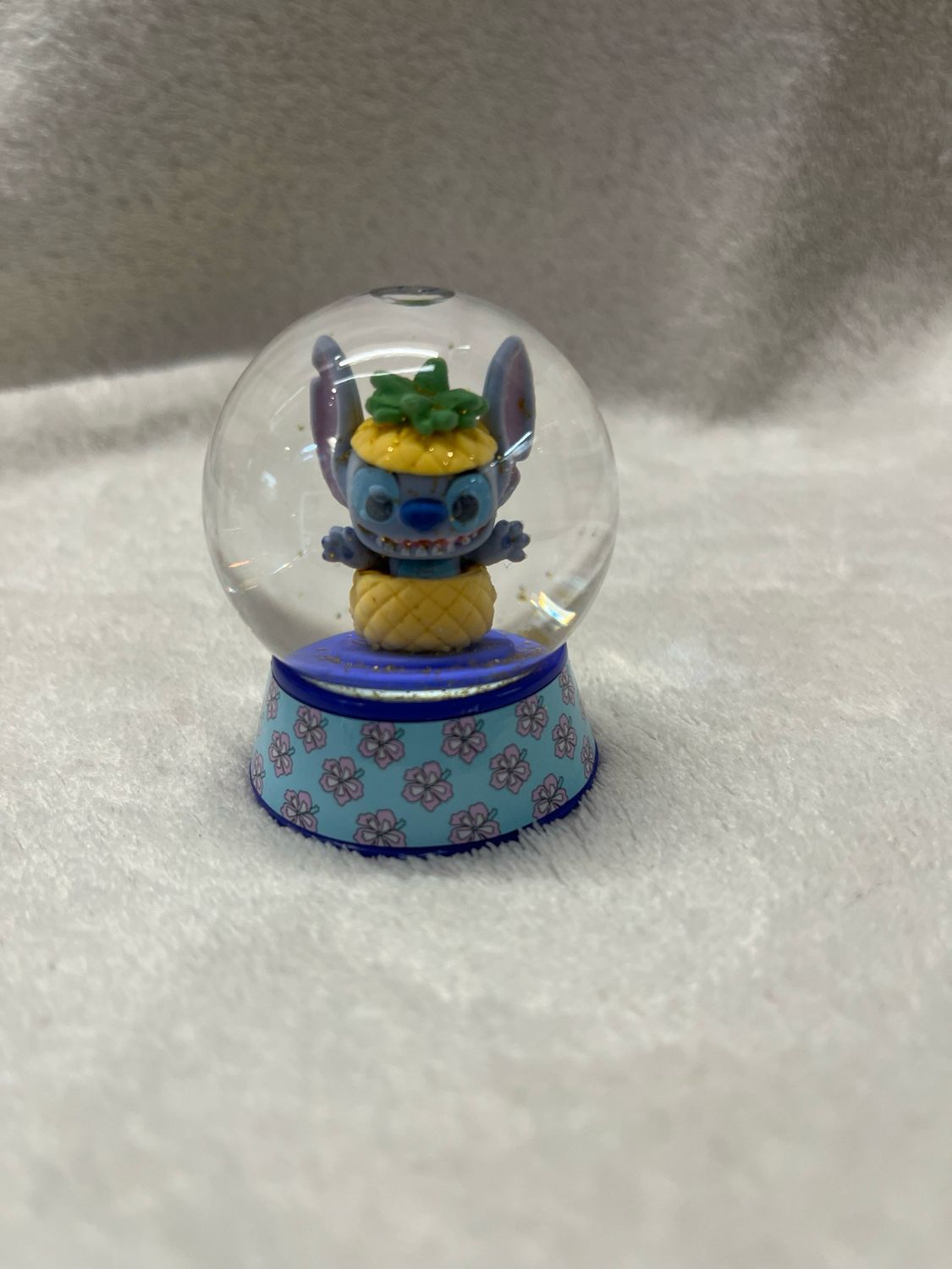 Mini snowglobe Stitch