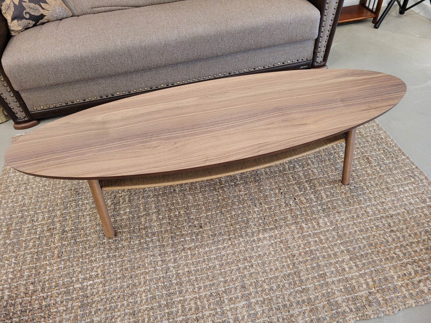 Table (Oval)