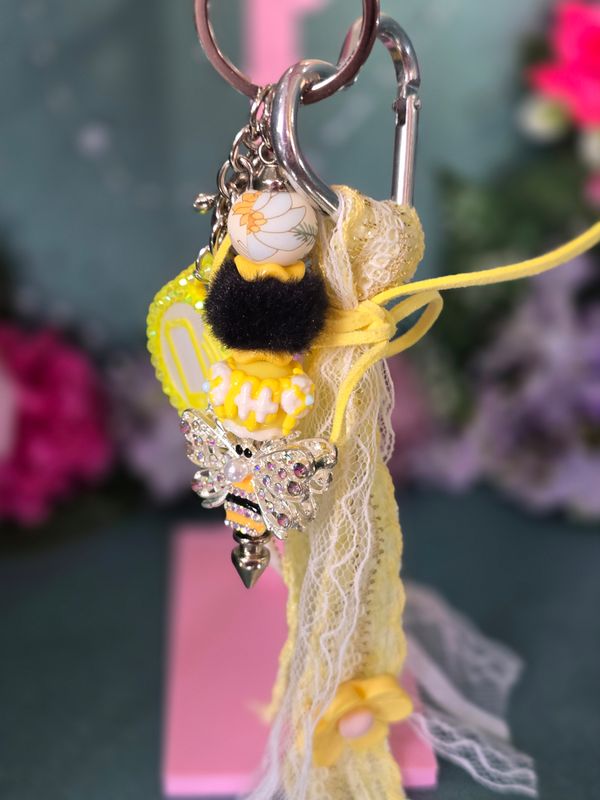 Bee keychain with NFC