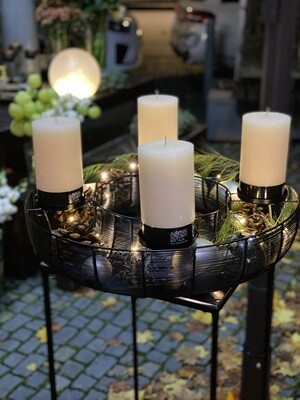 Adventskranz aus schwarzen Metall - 60 cm Adventskranz aus schwarzen Metall - 60 cm