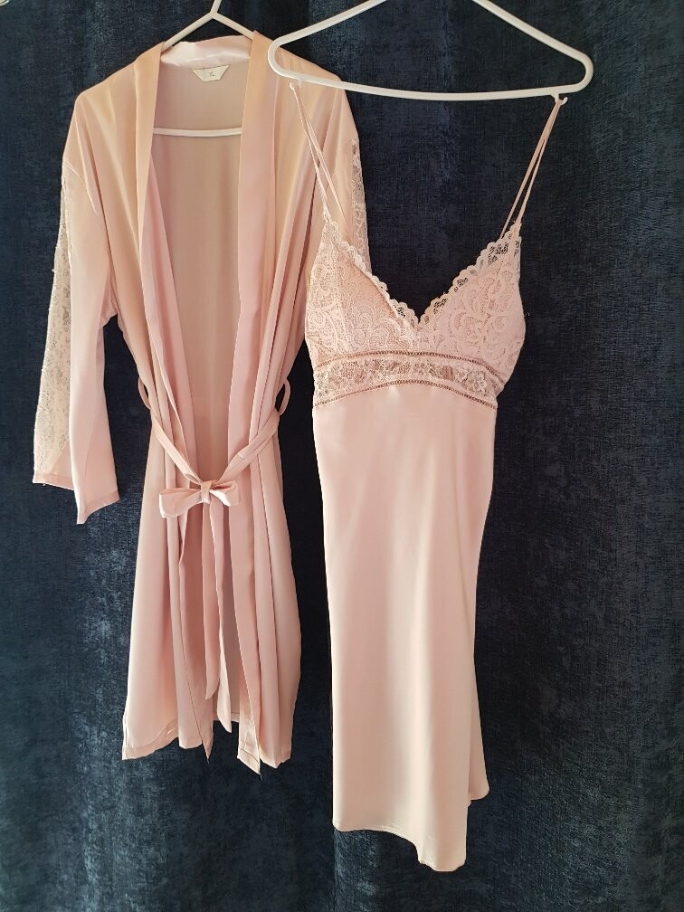 Daisy Pink Night Dress & Dressing Gown, lace sleeves