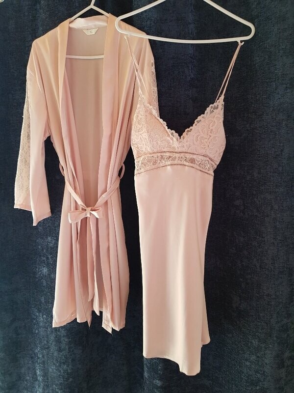 Daisy Pink Night Dress & Dressing Gown, lace sleeves