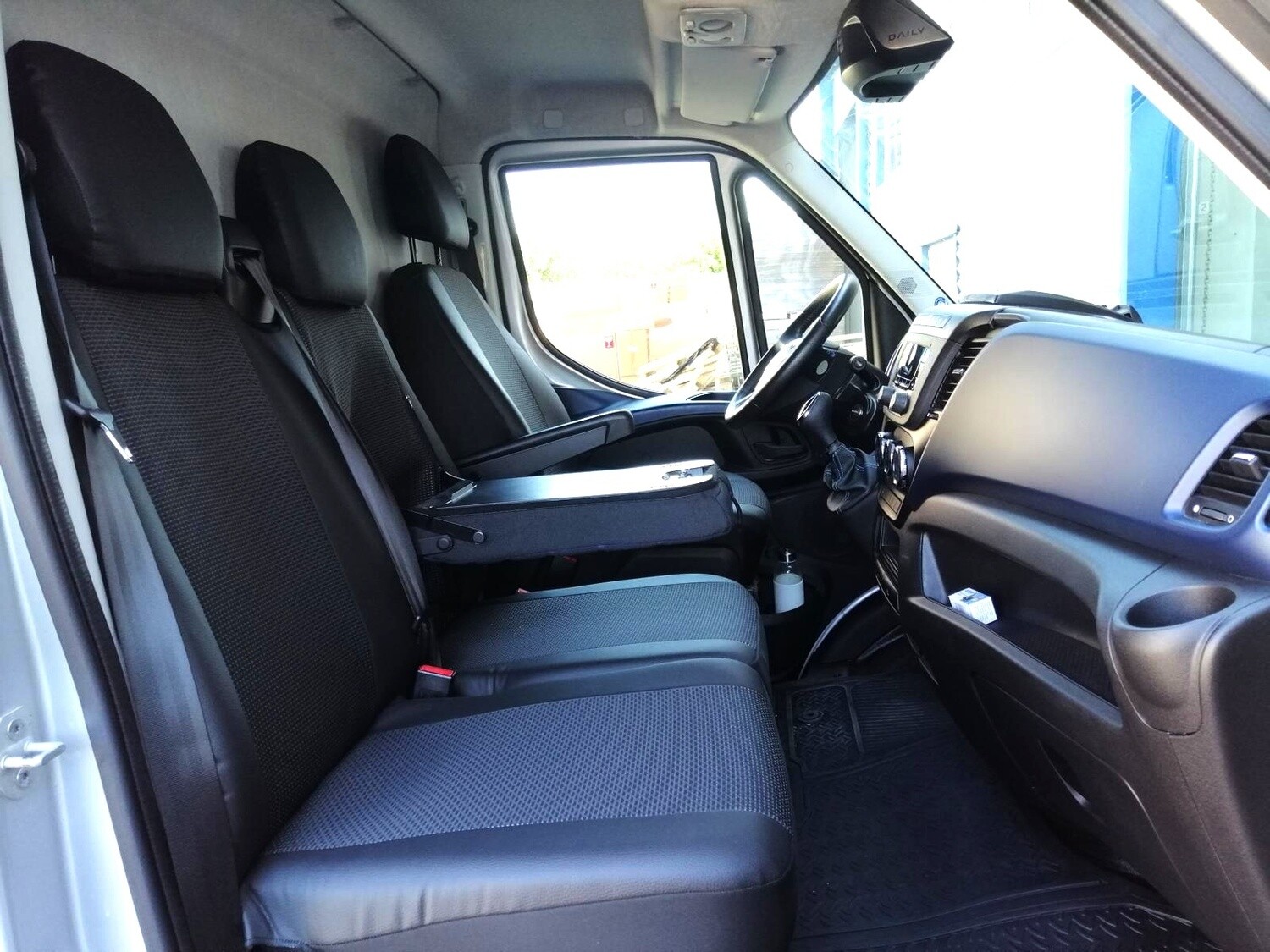 ​2+1 Huse Scaune pentru IVECO DAILY 2016+ Microbuze Negru Piele Textile