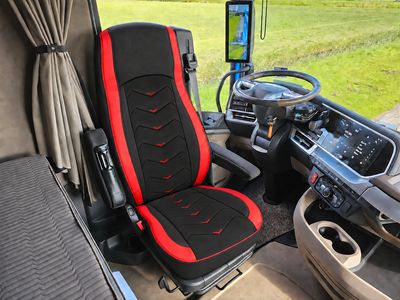 LUX Huse Scaune pentru DAF XG 2021+  Negru Rosu Camion PU Piele Alcantara
