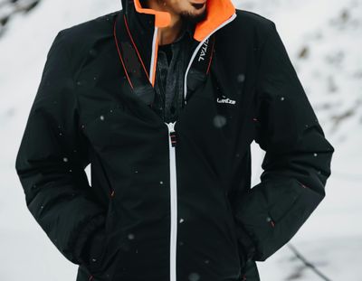 OUTERWEAR/ACCESSORIES