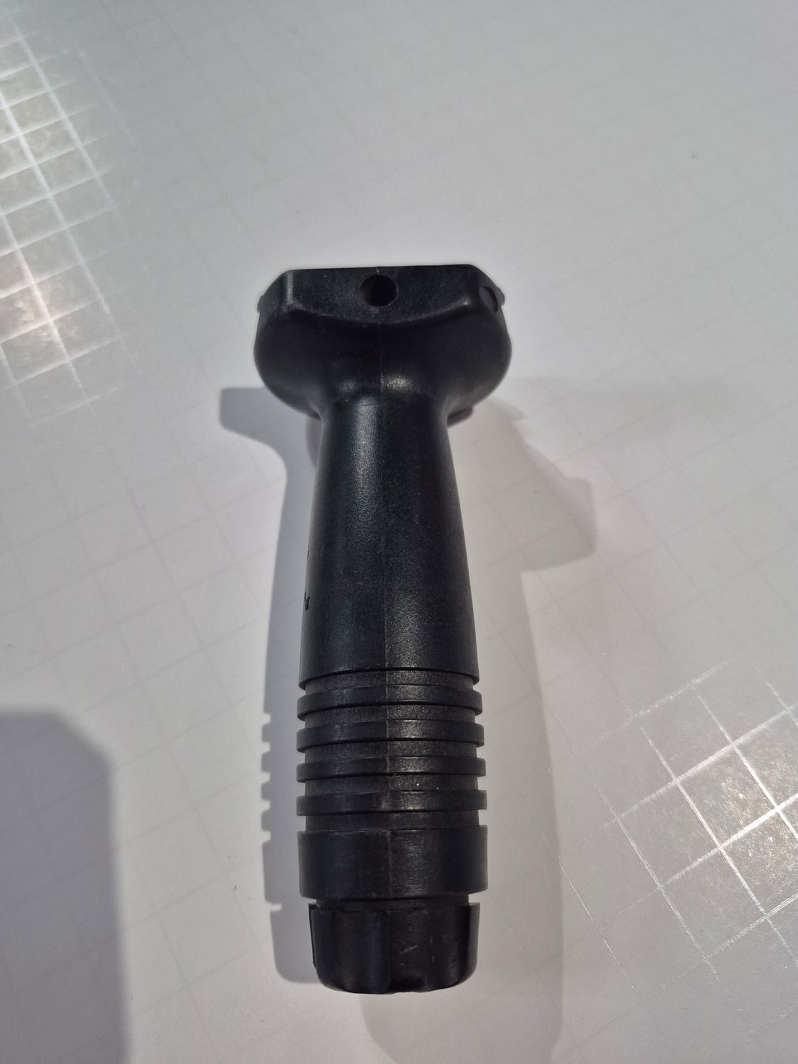 Knight&#39;s Armarment forward pistol grip