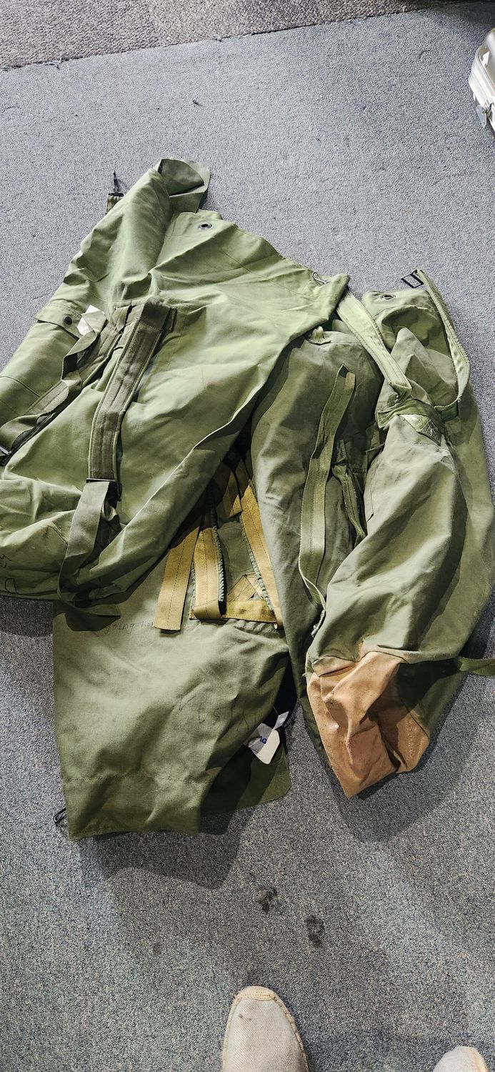 US GI 2 STRAP GREEN DUFFLE USED