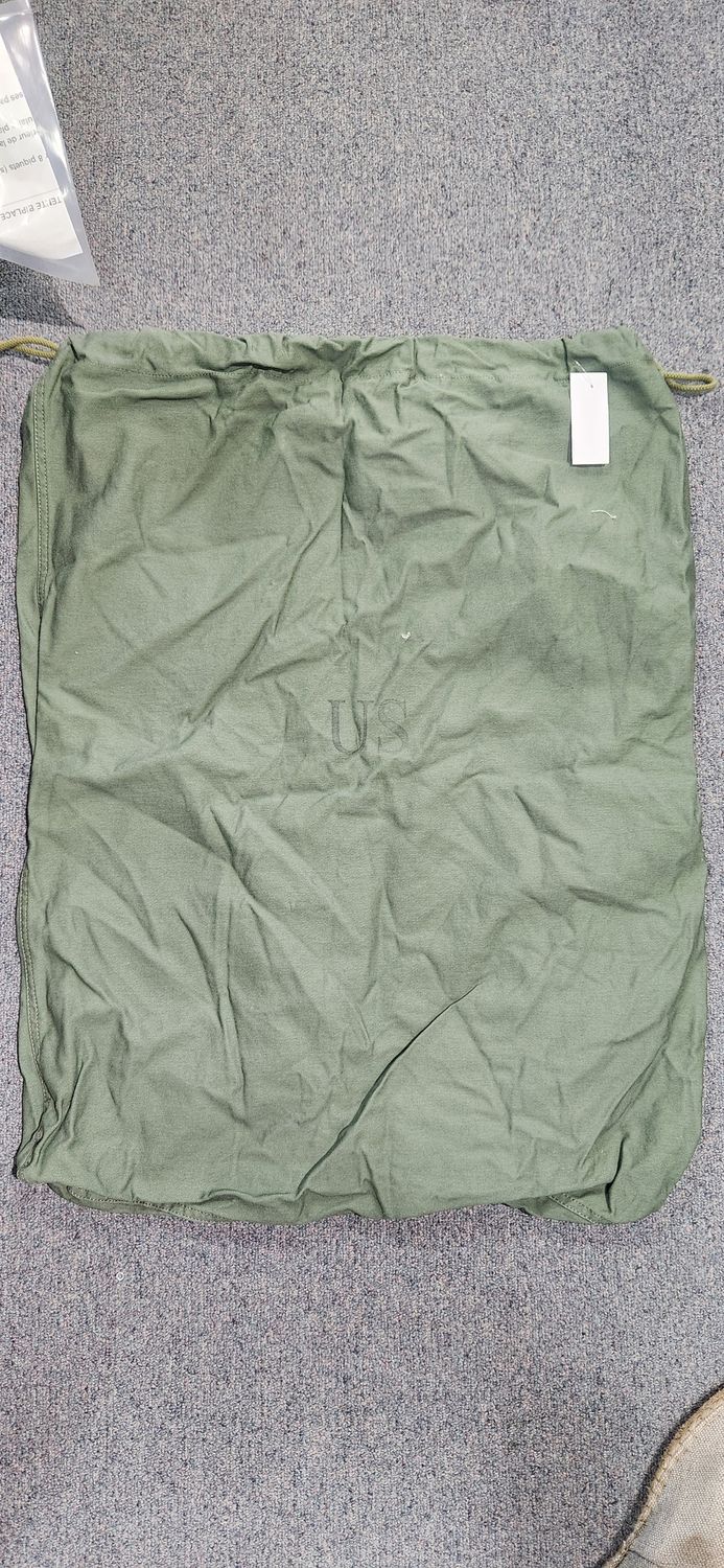 US GI LAUNDRY/BARRACKS BAG GREEN USED