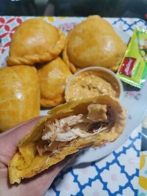 Empanada de Pollo a la Brasa
