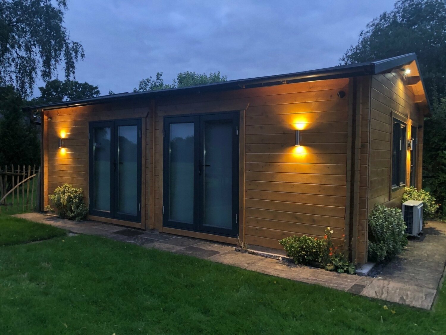 The Oxford NLC 147 Log Cabin | 7.0 x 5.0m