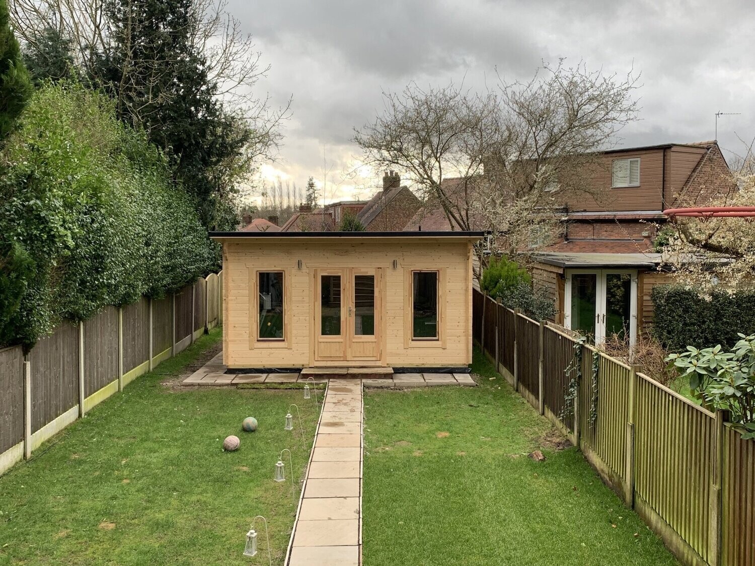 The Hunter NLC 135 Log Cabin | 5 x 6m