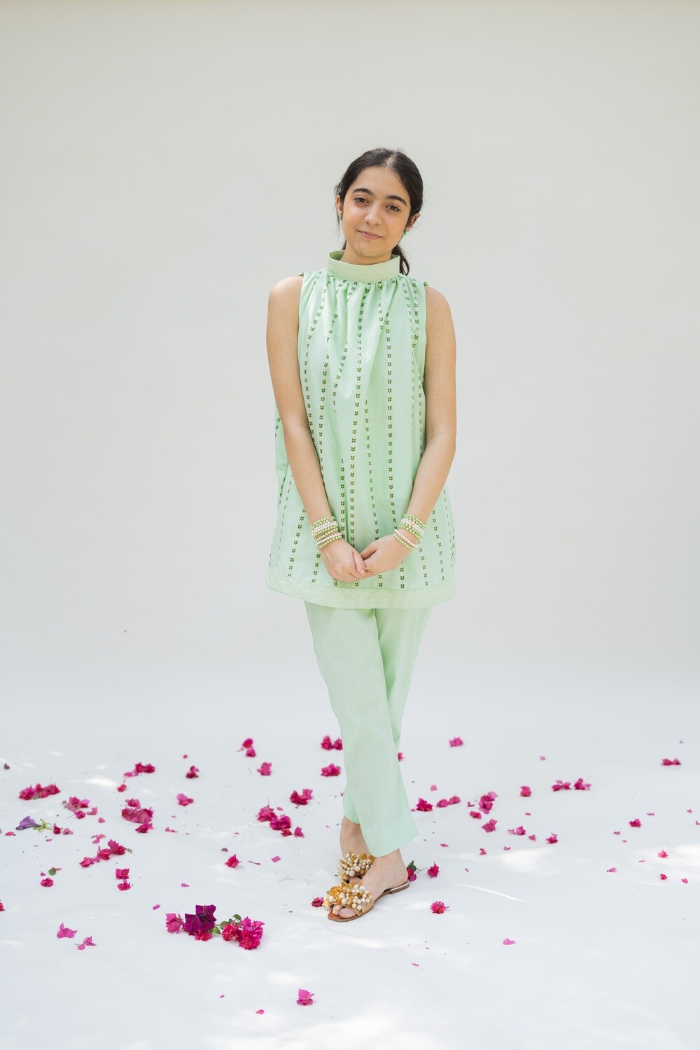 Green Embroidery Kurta Pant 2