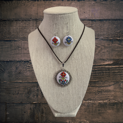 Model “ Maq “ Set Of Earrings And Pendant Necklace