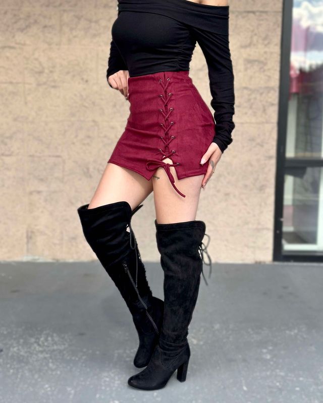 Eyes on me suede skirt
