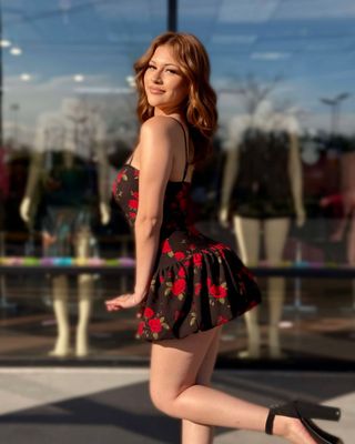 Dainty girl, rose balloon dress