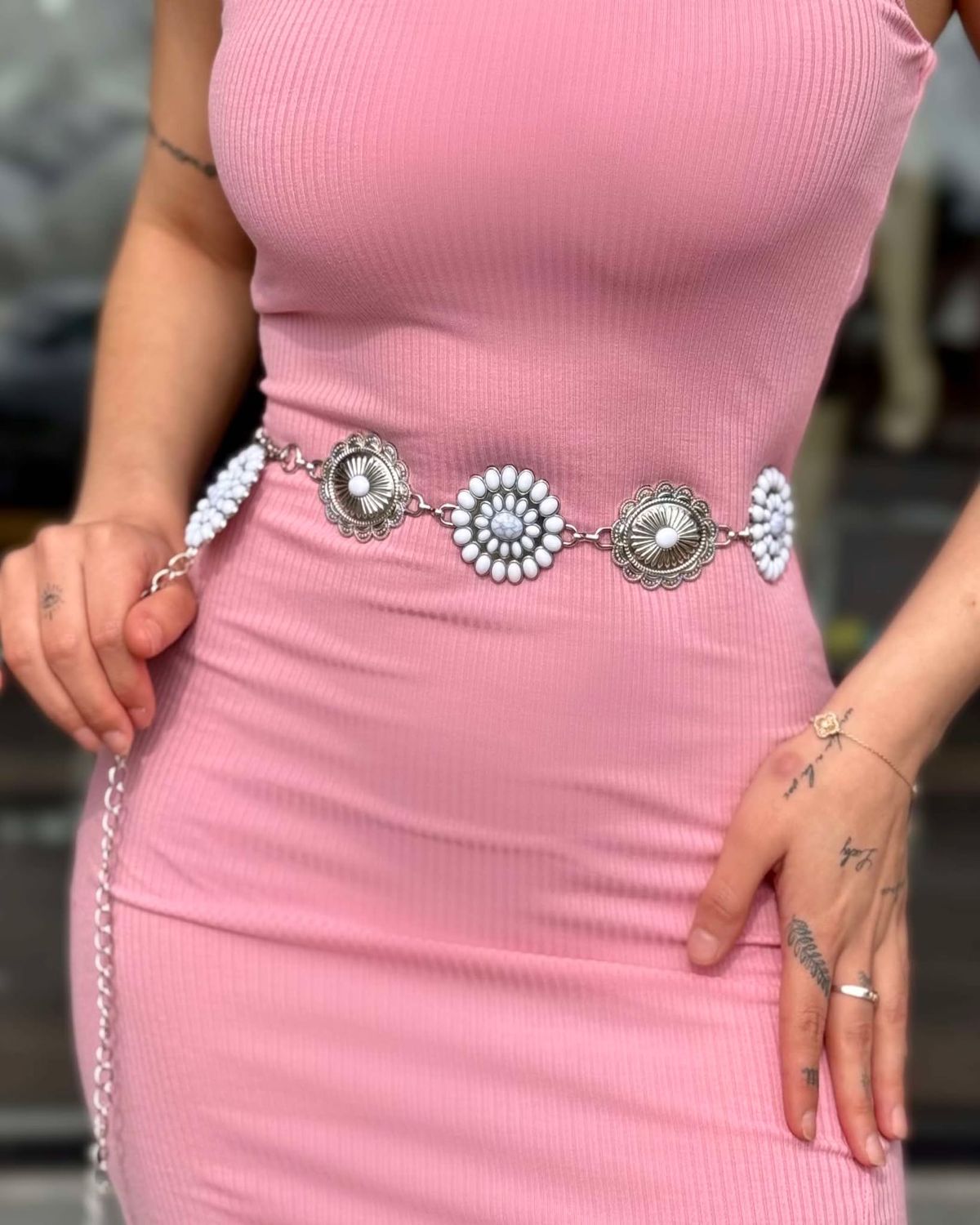 White flower chain belt