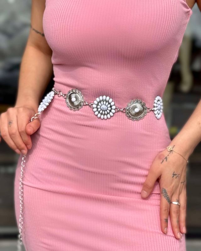 White flower chain belt