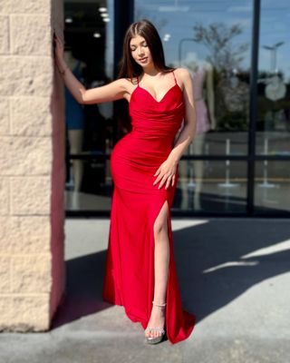 Ball worthy gown with slit