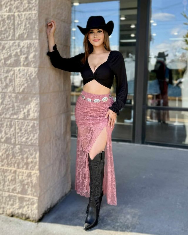 Boho feels lace skirt with slit