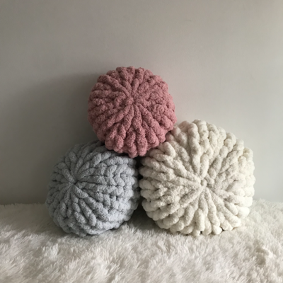 Chunky Knit Round Pillow