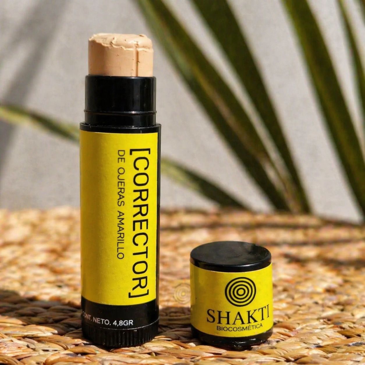 Corrector de ojeras amarillo