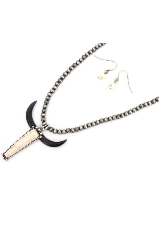 Ivory Stone Longhorn Pearl Choker and Earring Set