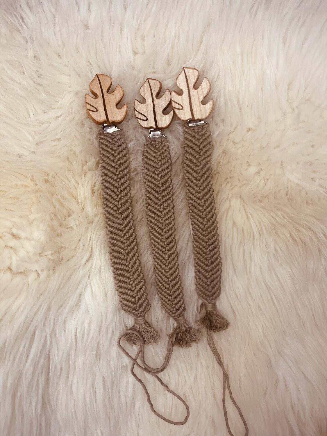 Makramee Schnullerkette "Leaf"