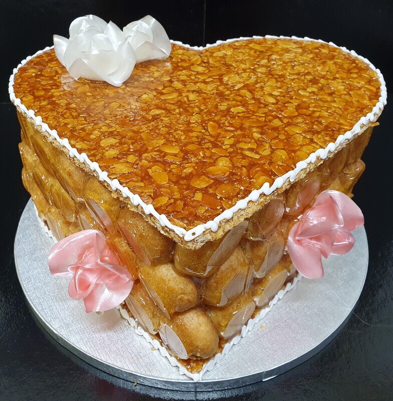 Pièce Montée en Coeur
 Minimum 60 choux