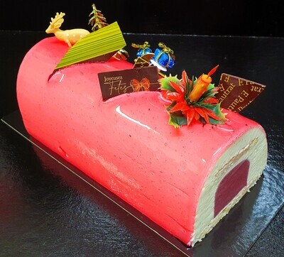 BUCHE VANILLE ET FRUITS ROUGES 6 PERSONNES