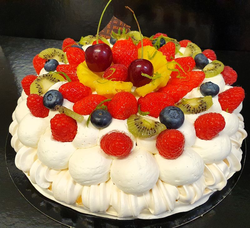 PAVLOVA INDIVIDUELLE  CITRON ET FRUITS FRAIS DE SAISON