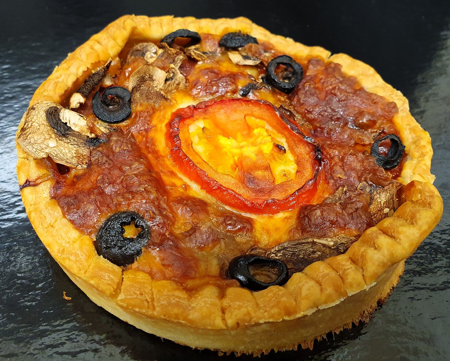 TARTE TOMATE MOZZARELLA CHAMPIGNONS