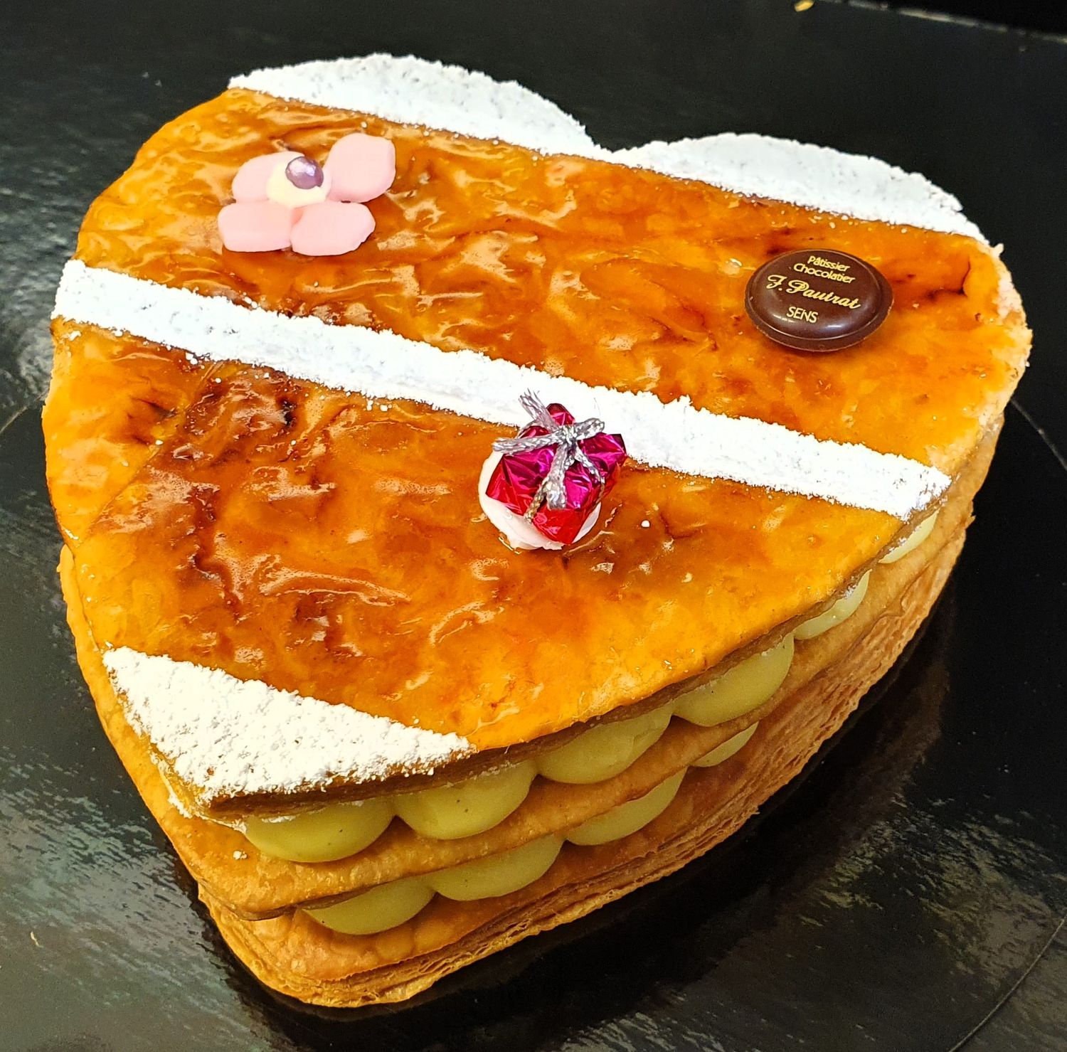 MILLEFEUILLE PISTACHE  COEUR  2/3 PERSONNES