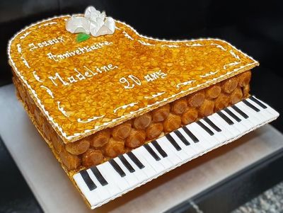 Pièce Montée PIANO Minimum 70 choux Pièce Montée PIANO Minimum 70 choux