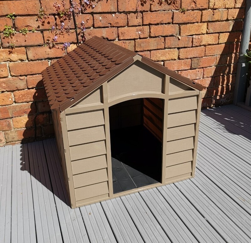 ​Plastic Dog Kennel / House in Brown