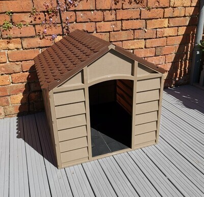 ​Plastic Dog Kennel / House in Brown
