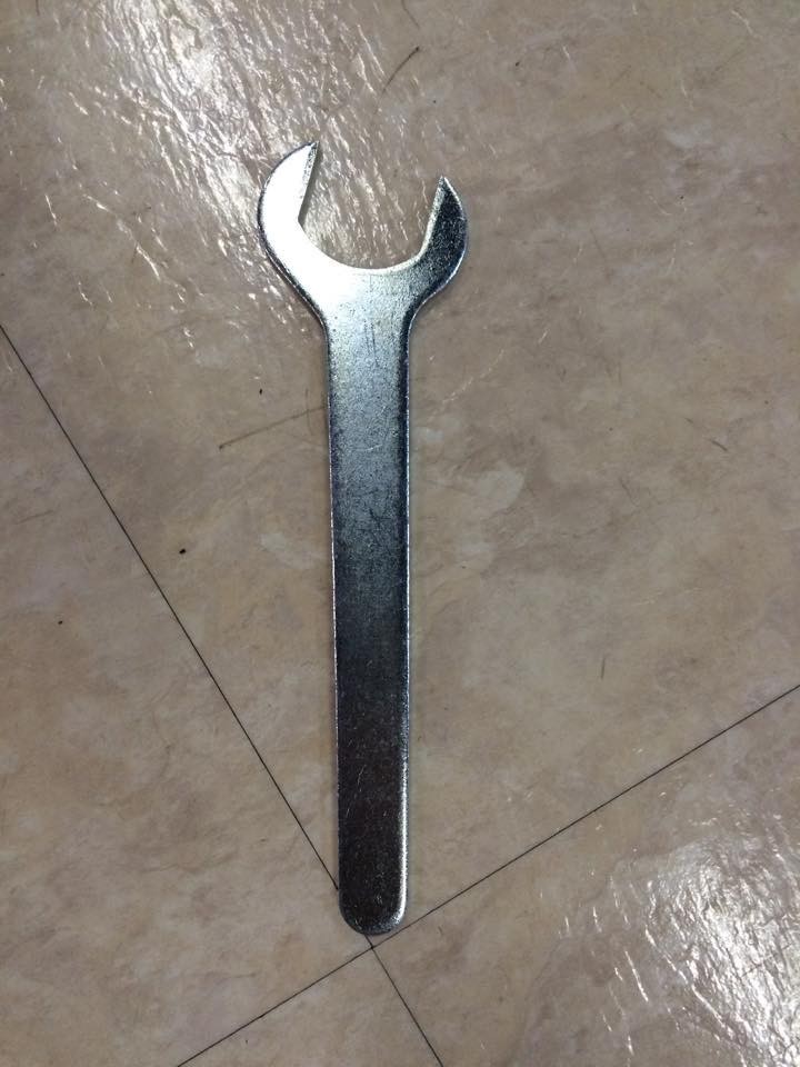 Removable Pole Wrench