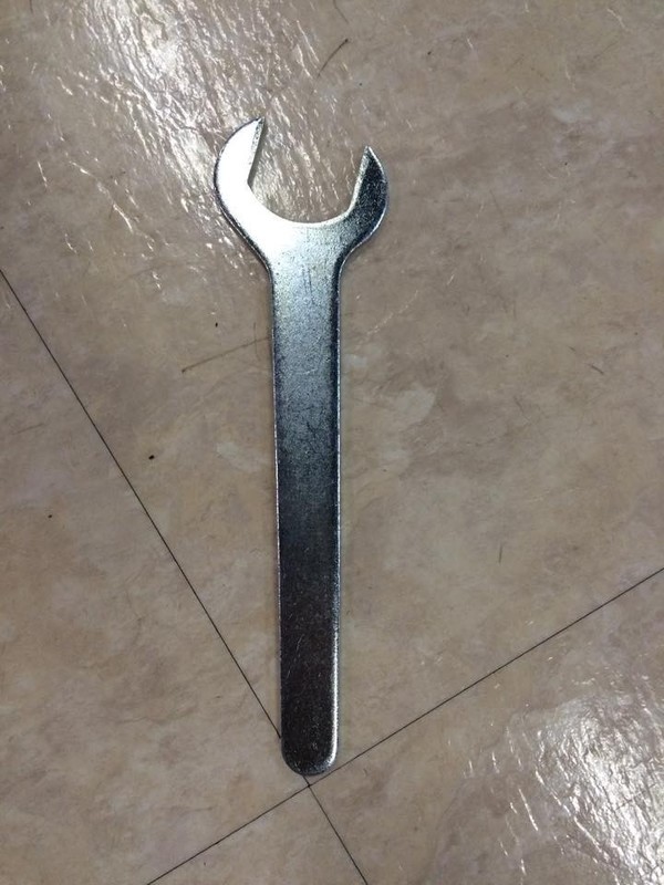 Removable Pole Wrench