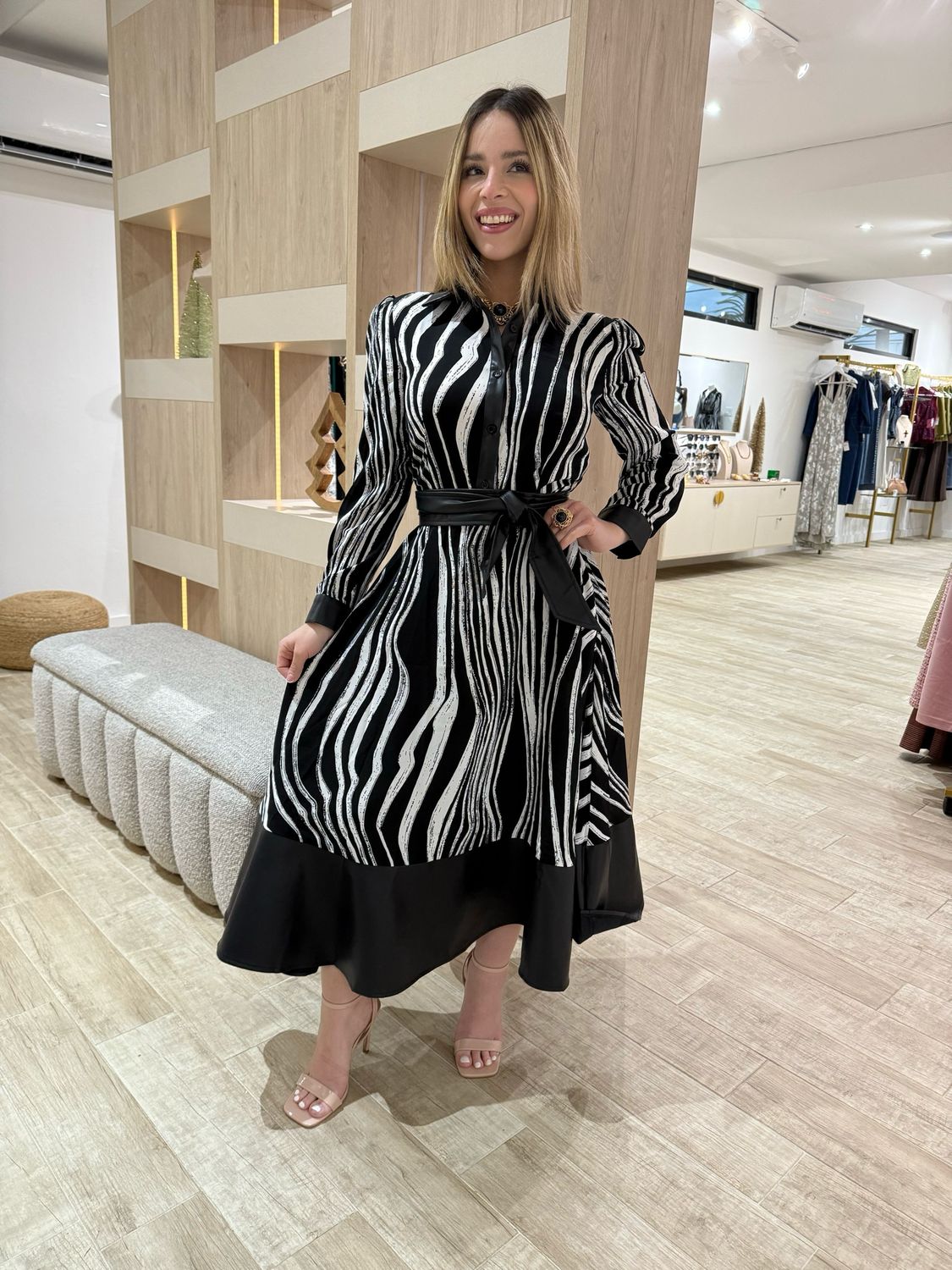 Elegant Black & White Dress By Gracia