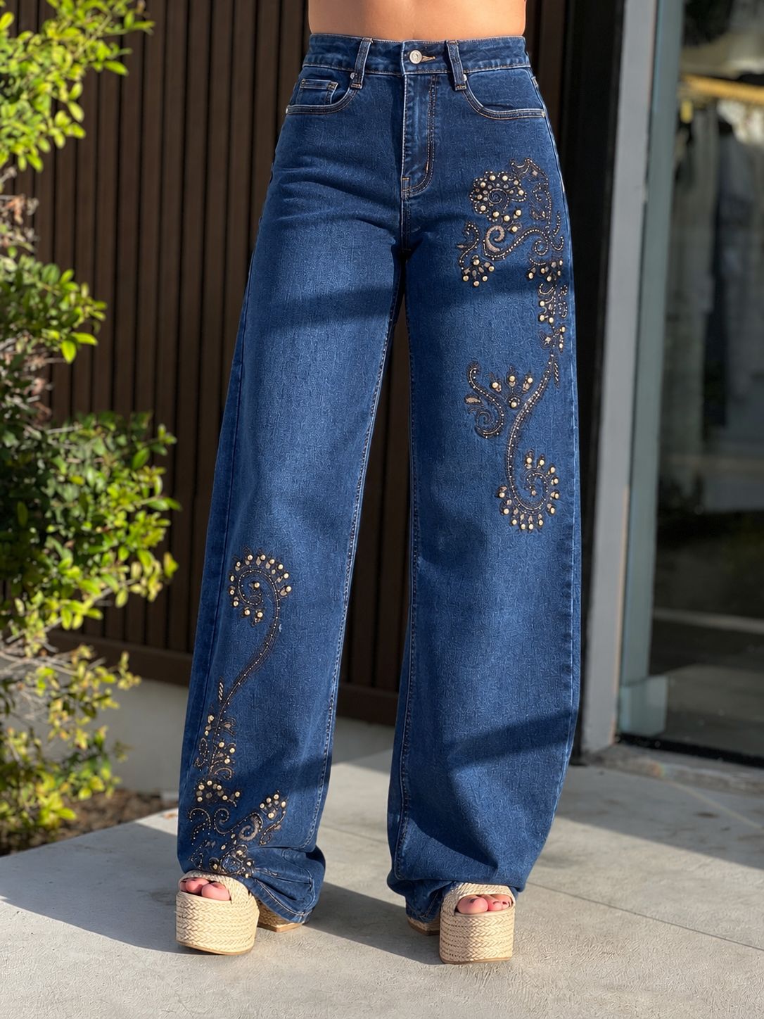Gold Studs Embellished Dark-Wash Wide-Leg Jean
