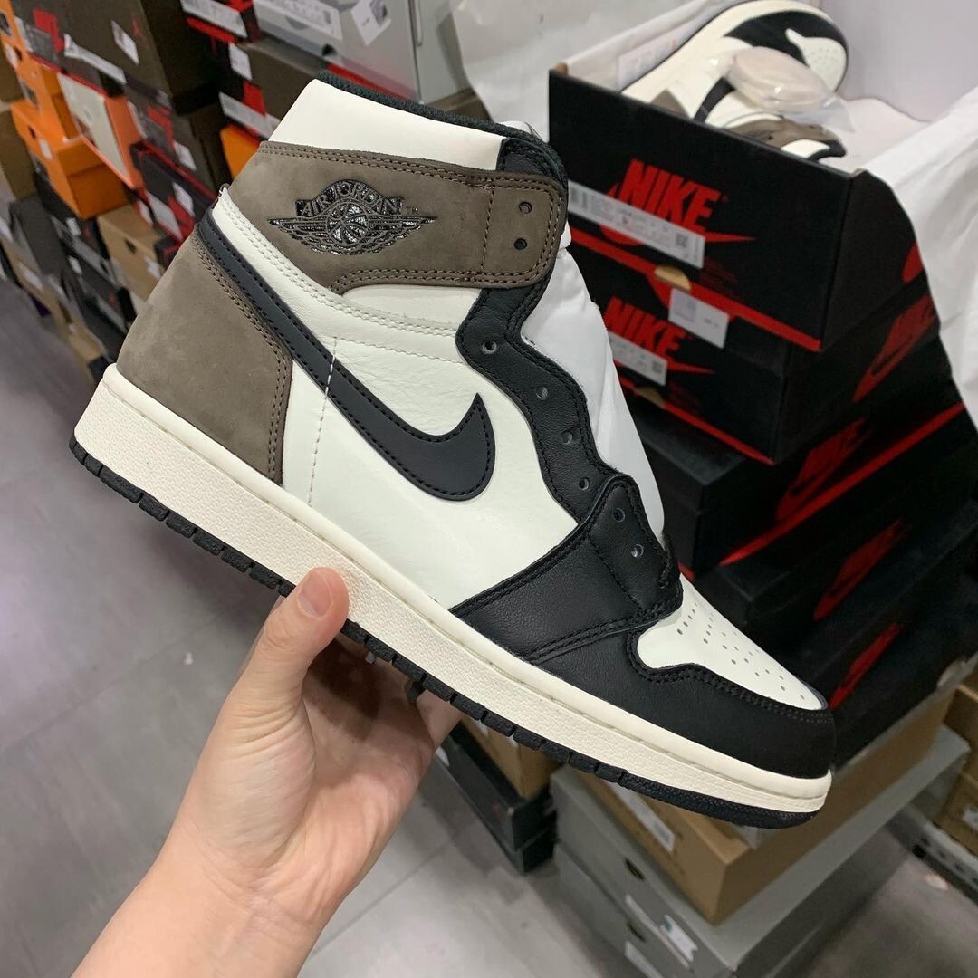 Jordan 1 Dark Mocha