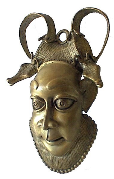 masque bronze BAMOUN. Cameroun