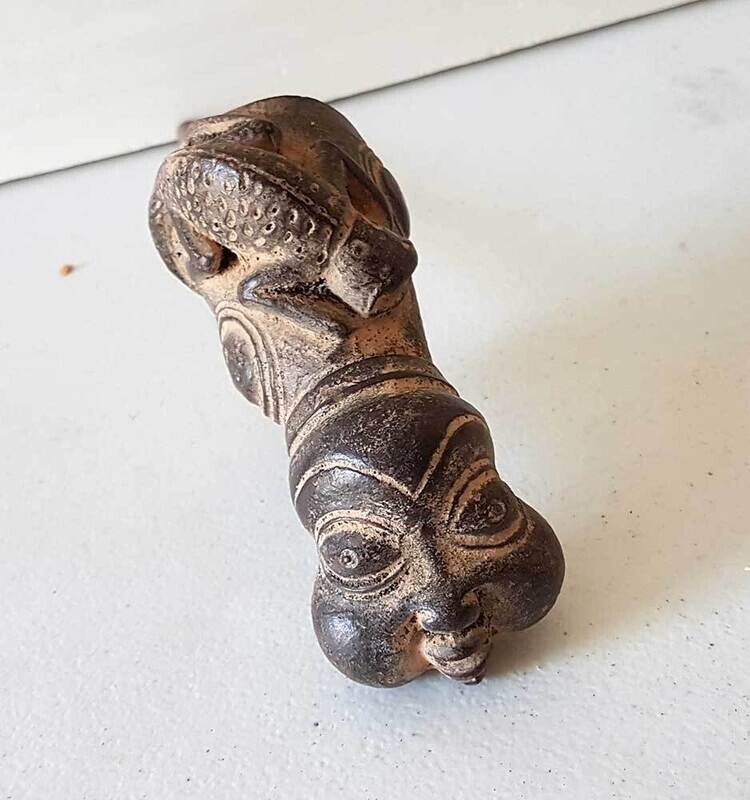Pipe terre cuite, Bamoun ou bamiléké. Cameroun