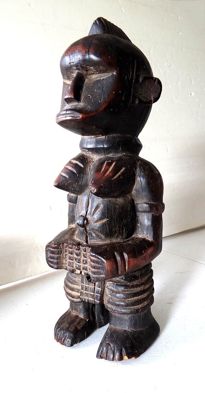 Statuette féminine.