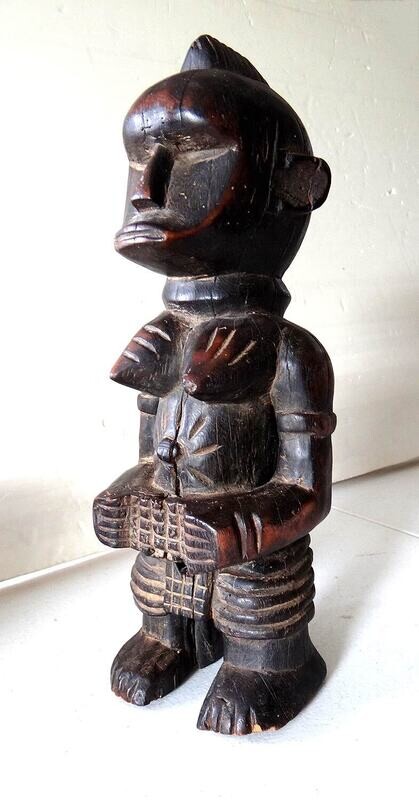 Statuette féminine.