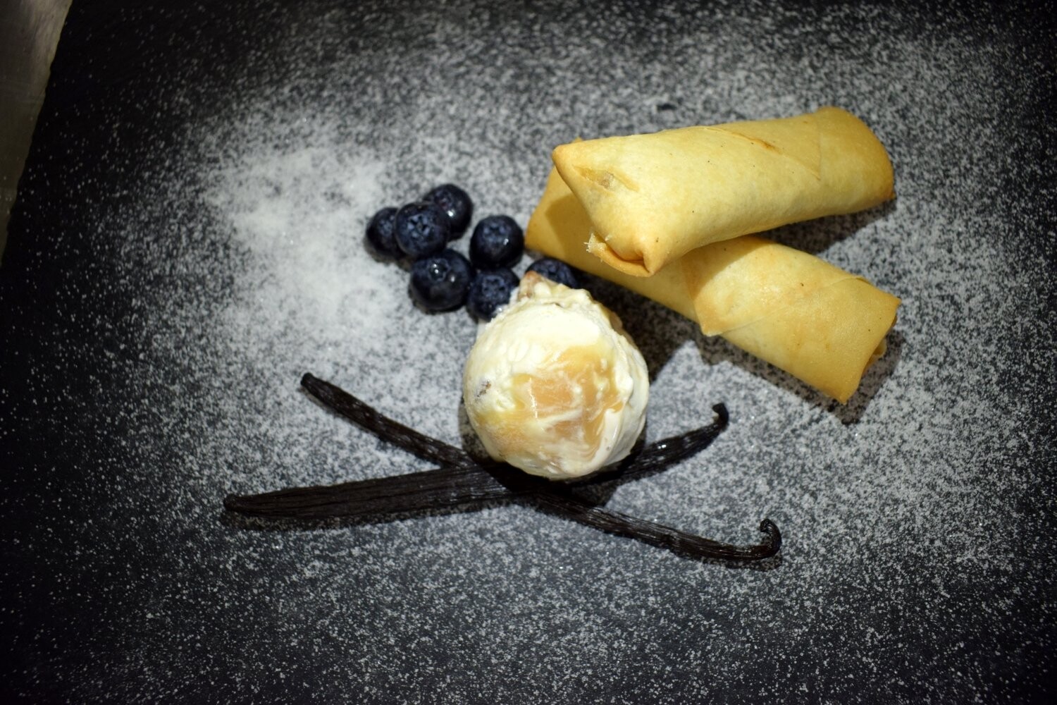 Sweet Rolls (8Stk.) -Heidelbeere Vanille, nicht vorfrittiert