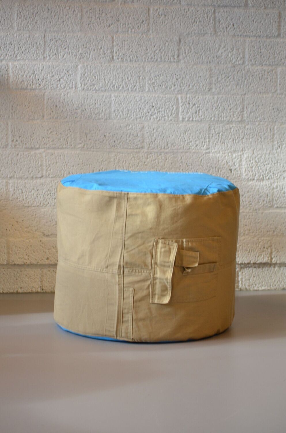 Poef van upcyclede textiel